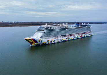 Passenger plunges overboard from Norwegian Epic cruise ship sparking frantic search effort near Bahamas