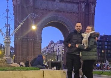 Watch moment thief swipes romantic Brit tourist’s PHONE as he filmed himself proposing to girlfriend on Barcelona trip