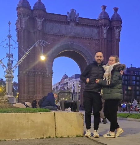 Watch moment thief swipes romantic Brit tourist’s PHONE as he filmed himself proposing to girlfriend on Barcelona trip