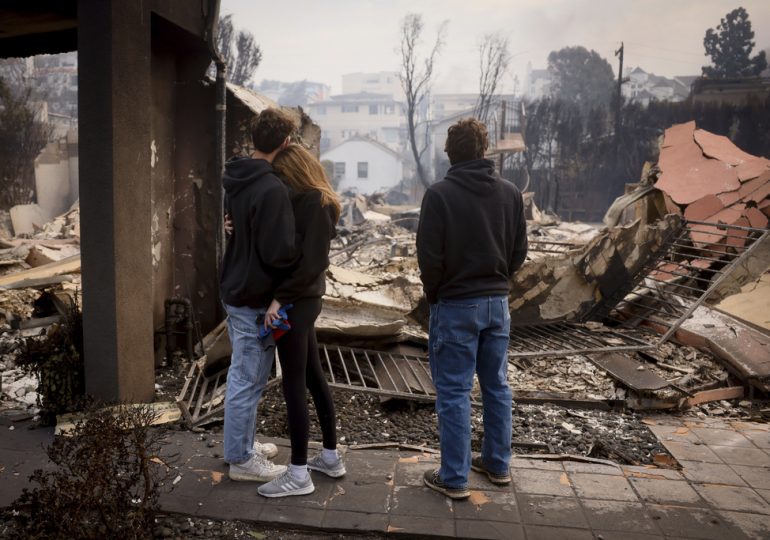 As Wildfires Linger, Focus Turns to Rebuilding in Los Angeles