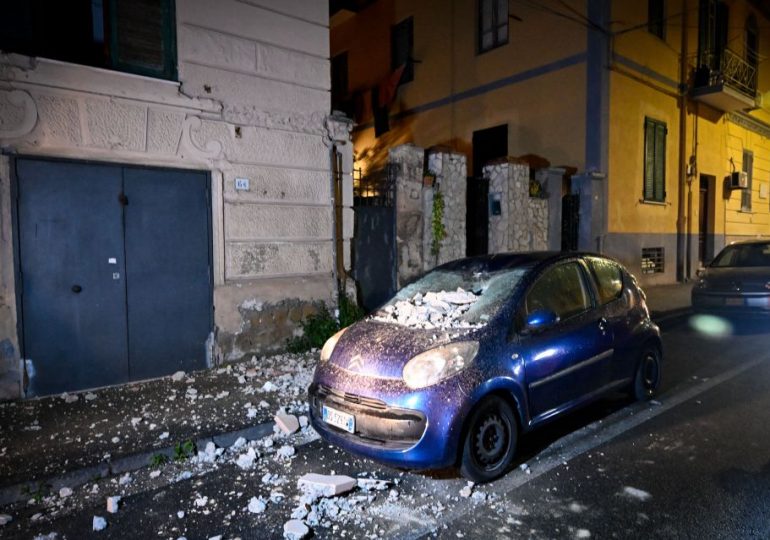 Naples rocked by biggest earthquake in 40 years sending people running into streets as ‘city awoken by huge roar’