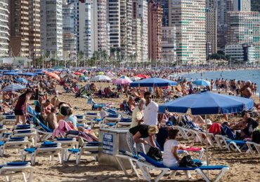 Horror as body washes up on Benidorm tourist beach as puzzled cops rush to identify corpse found with no ID