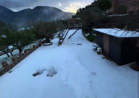 Moment Brit hols hotspot is turned WHITE as Majorca is pummeled with two inches in HAIL in freak storm