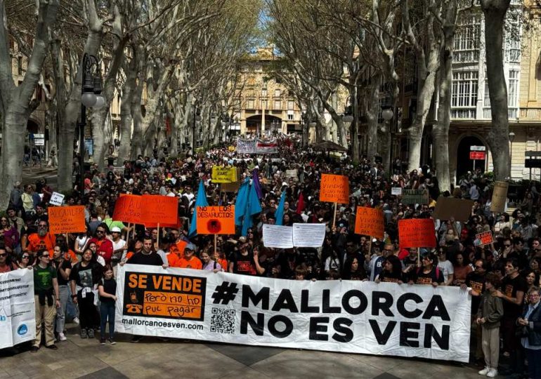 Thousands of anti-tourist protesters flood Spanish hols hotspots & call on mob to super glue holiday rental locks