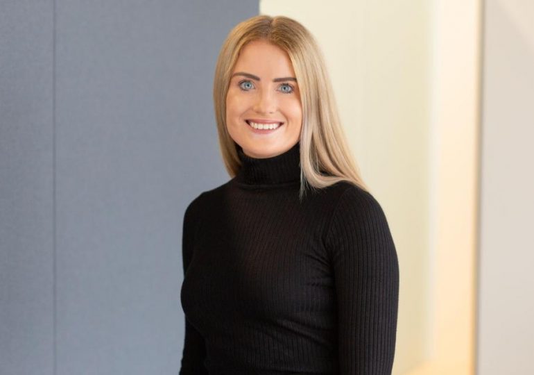 Blow to families after staff who served methanol laced drinks that killed Brit lawyer & 5 other backpackers in Laos FLEE