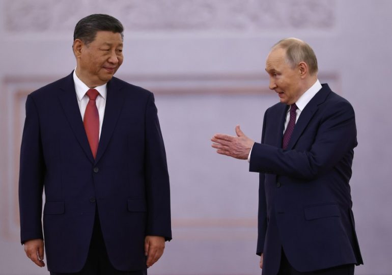 Body language analysis reveals who is REALLY in control between tinpot tyrants Putin & Xi at Victory Day parade