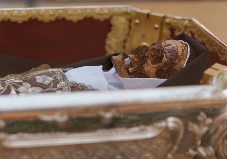 Preserved 440-year-old ‘miracle’ corpse of Catholic nun Saint Teresa entombed in glass coffin unveiled to crowds