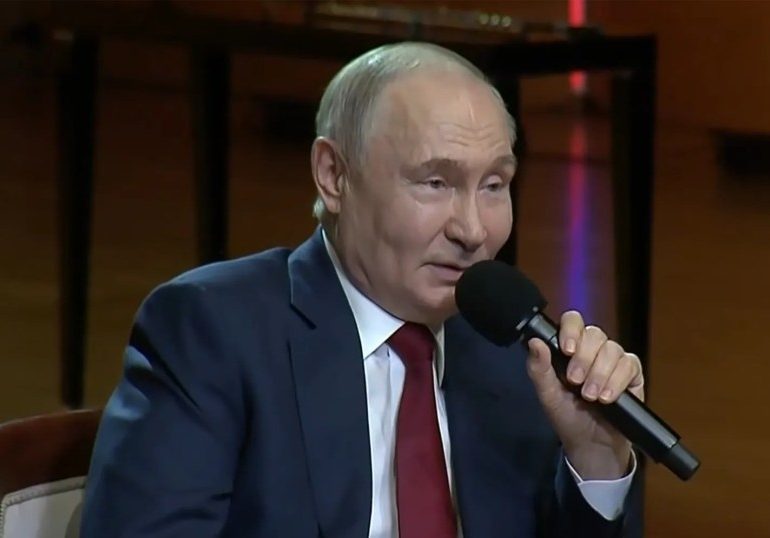 Putin’s mystery ‘doomsday radio station’ sparks into life around Kremlin’s Trump call – transmitting cryptic ‘nuke’ code