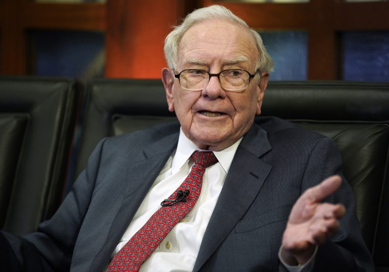 Warren Buffett Stuns Shareholders by Announcing His Intention to Retire at the End of the Year