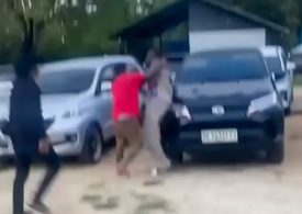 Shocking footage shows Brit beaten up by crowd holding weapons in Bali after he allegedly punched cabbie in the face