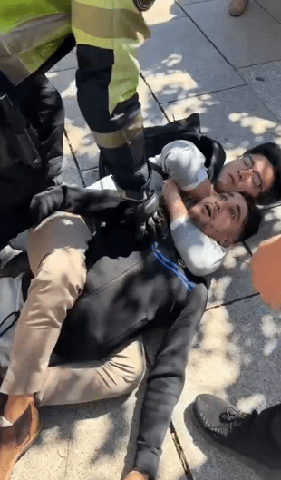 Watch moment brazen thief is tackled & put in chokehold by tourist after he ‘tried to steal his camera’ in Barcelona