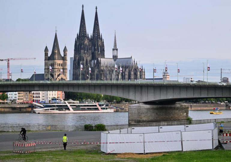 Cologne evacuation: Around 20,000 are ordered out of German city centre after three huge unexploded WW2 bombs are found