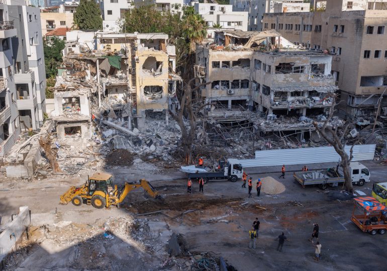 Trump Warns Iran to De-Escalate Conflict With Israel “Before It’s Too Late” as Death Toll Rises