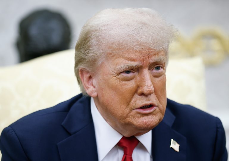 Trump Threatens Tariffs on Russia in Ultimatum to Putin Over Ukraine Peace Deal