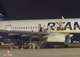 At least 18 people injured after fire alert on Ryanair plane in Majorca as passengers abandon jet & leap from wing