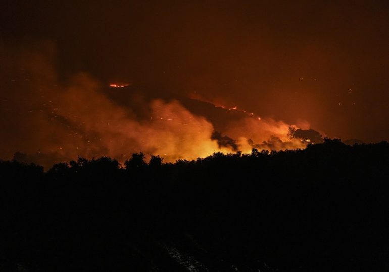 Devastating wildfires spread in Turkey leaving two dead & forcing thousands to evacuate as city’s mayor pleads for help