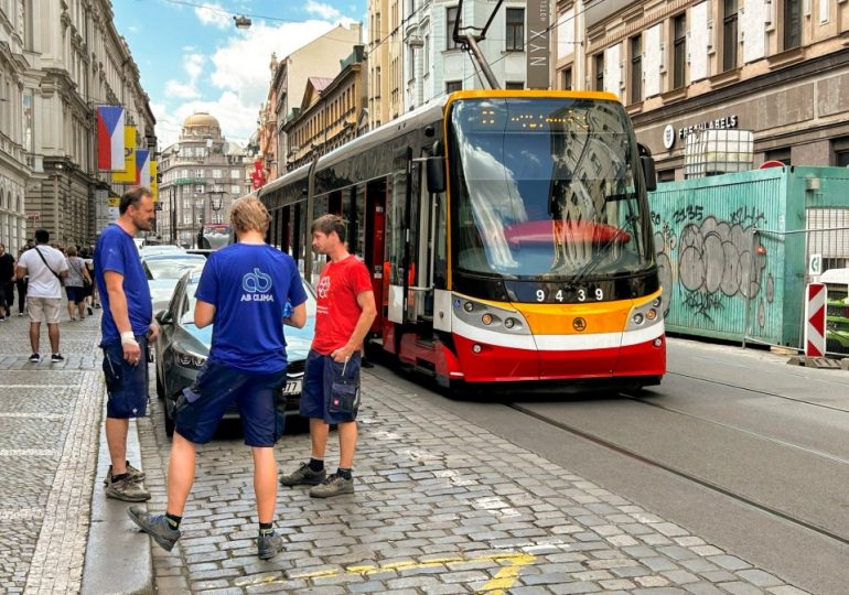 Major power outage hits Brit holiday hotspot as ATMs down, metros halted & people ‘trapped in lifts’ in chaos