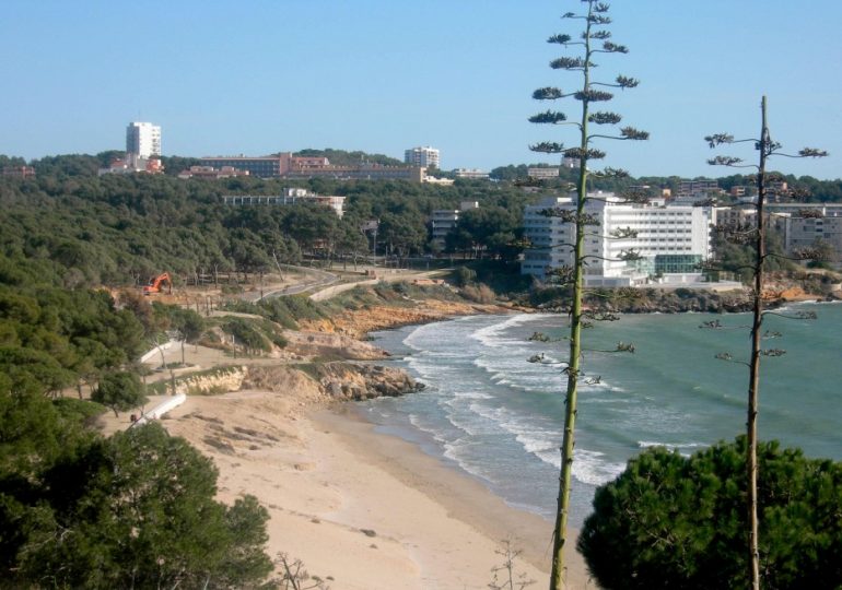 Brit dad desperately tried to save drowning kids, 11 & 13, off ‘yellow-flagged’ beach as cop tells of tragic rescue bid