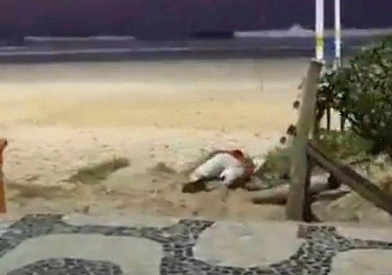Brit tourist collapses on beach after being drugged & robbed by 3 women in ‘Goodnight, Cinderalla’ scam