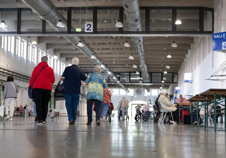 At least 17,000 people evacuated from German city Dresden after 500lb World War 2 British bomb found