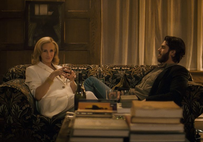 After the Hunt Is a Pretentious Bore That Squanders Julia Roberts’ Spark