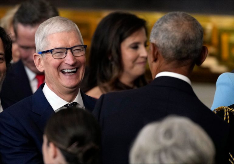 Apple to Tout $100 Billion Investment in U.S. Manufacturing at Event With Trump