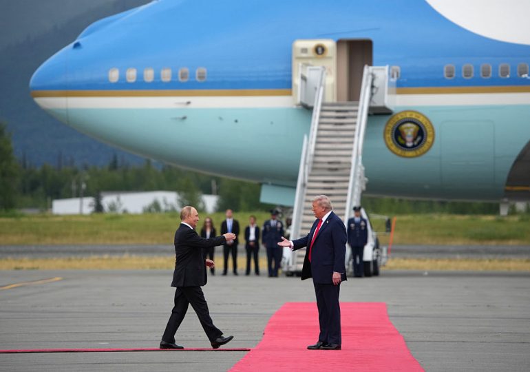 Trump Calls for Full Deal to End Ukraine War in Major Shift Following Putin Summit