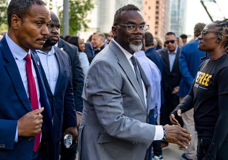 Chicago Mayor Orders City to Counter Trump Troop Deployment