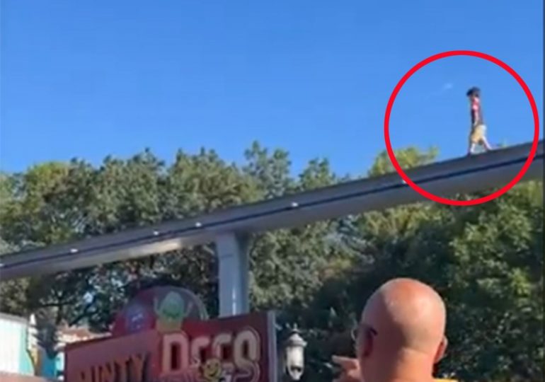 Heart-stopping video shows missing child found walking alone on top of 100ft monorail track at popular park
