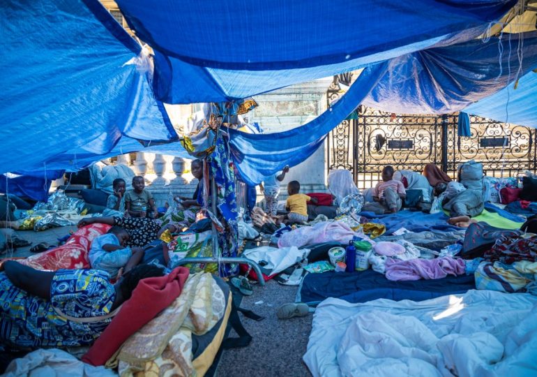 Migrants ‘urinated on’ after hundreds protest & sleep under tarpaulins outside Paris’ iconic town hall