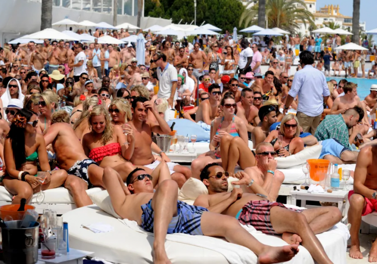 Brits heading to Spain to bask in 44C this week with tourists urged to dodge booze – map shows hottest spots