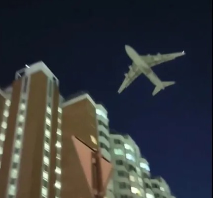 Moment Moscow is deafened by bone-shaking noise of world’s biggest military jet skimming roofs to ‘avoid Ukraine drones’