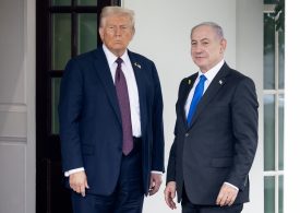 Israeli Protesters Display Drawing of Trump and Netanyahu on Tel Aviv Beach as Leaders Meet in White House