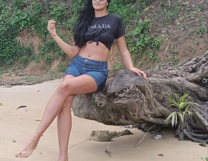 Brazilian model nearly seven-foot tall reveals how she grew so high & how her five-foot-four husband won her over