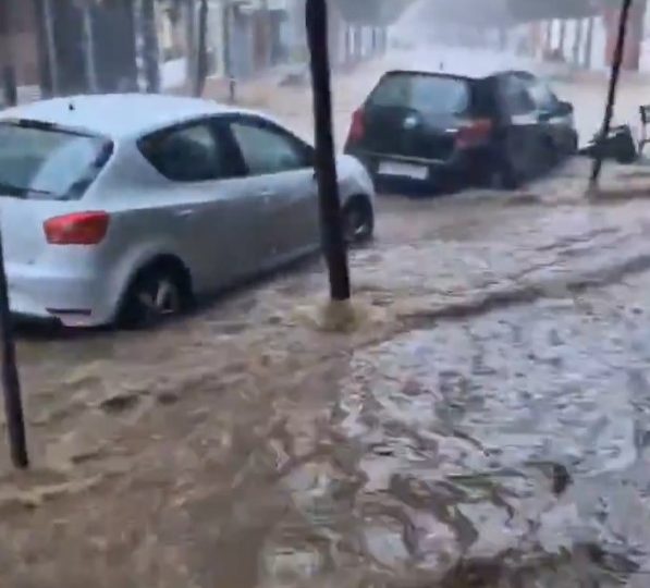 Spanish holiday hotspot hit by floods as deluge turns streets into rivers and cars are swept away