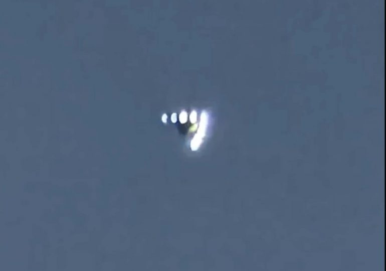 Haunting moment mystery V-shaped UFO hovers over Los Angeles in eerie vid as witness says ‘light was bigger than stars’