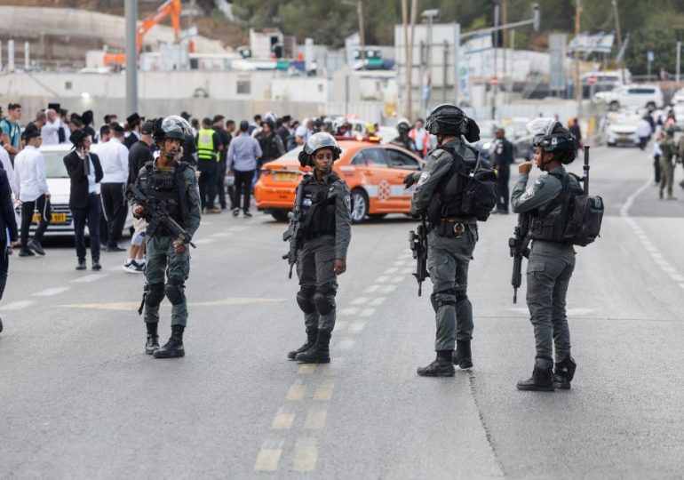 At least 5 dead & 15 injured after ‘terrorists’ open fire on packed bus in Jerusalem with ‘makeshift submachine guns’