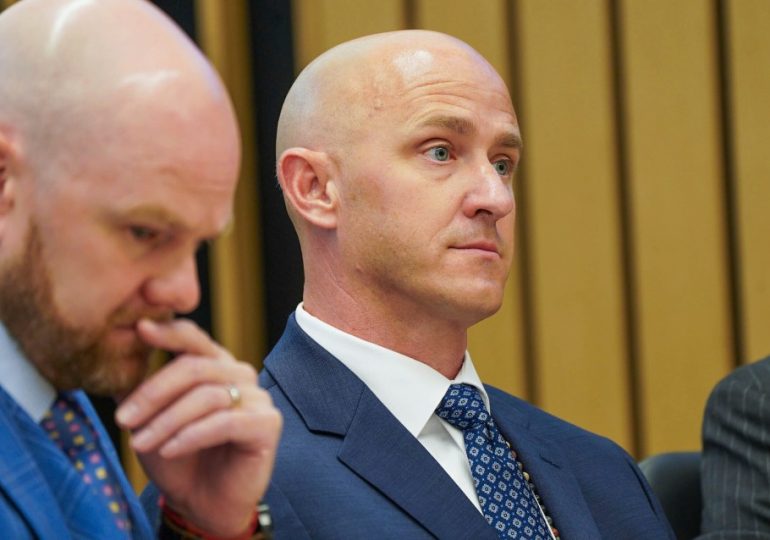 Pilot tried to cut off plane engine midair after taking mushrooms leaving him ‘unable to perceive reality’