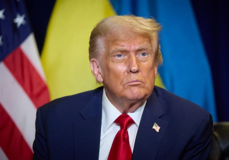 Putin’s lackeys LOSE IT over Trump backing Ukraine victory with threats to nuke White House…& Oxford for good measure