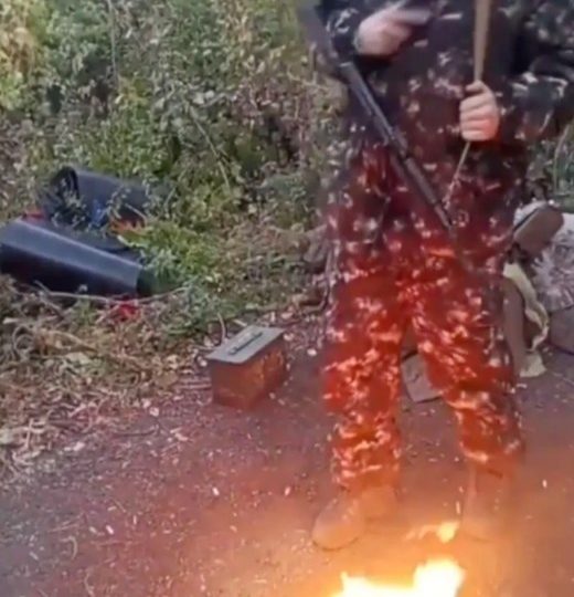 Sick moment pathetic British ‘traitor’ fighting for Putin in Ukraine shamelessly sets FIRE to his UK passport