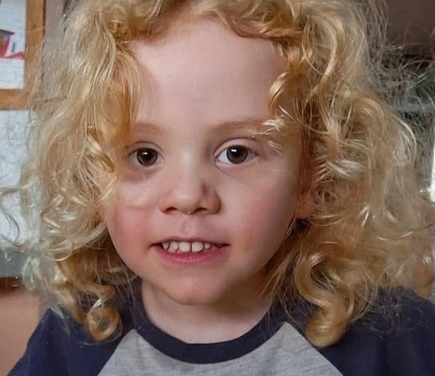 Desperate hunt for little boy, 4, who vanished in Australian outback 6 days ago leaving behind a single footprint