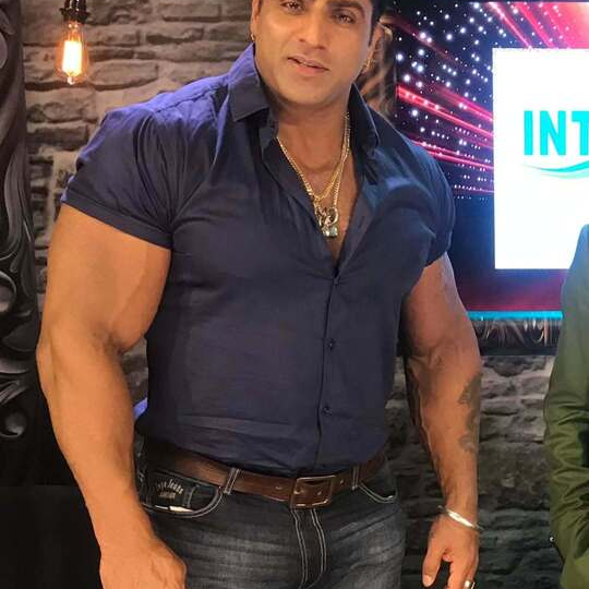 Bodybuilding ‘icon’ who represented Arnold Schwarzenegger’s brand dies from heart attack aged just 47