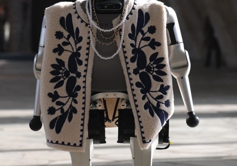 Paris Fashion Week’s Most Important Model Wasn’t Human