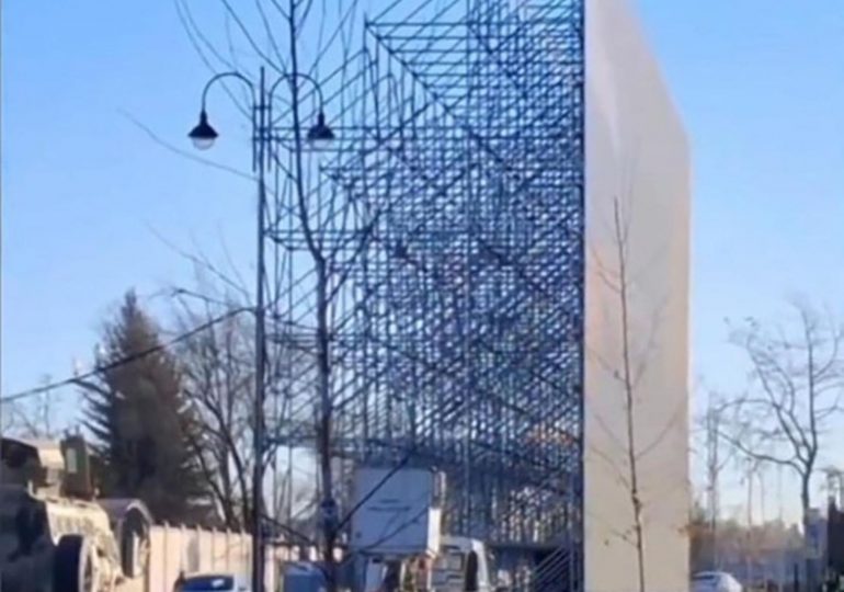 Ukrainian embassy blocked from Putin’s view by giant BILLBOARD hastily erected by toadying president for tyrant’s visit