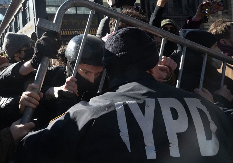 New Yorkers Appear to Foil Large-Scale ICE Raid, Highlighting Challenges for Trump in Nation’s Immigrant Capital