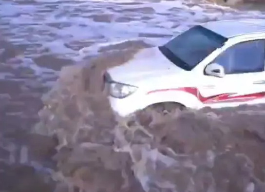 Staggering moment flash floods tear through Saudi Arabia near Mecca after torrential rain and thunderstorms
