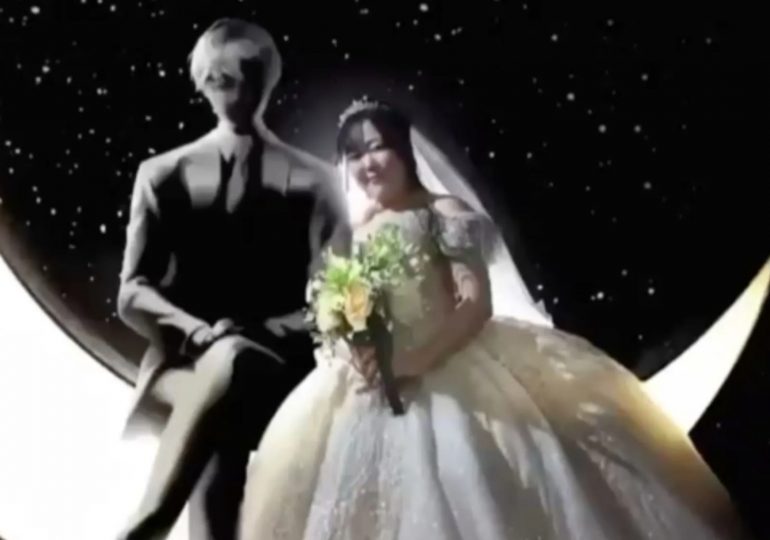 Bride, 32, hosts lavish wedding to AI husband named ‘Klaus’ & uses virtual reality headset to say their vows