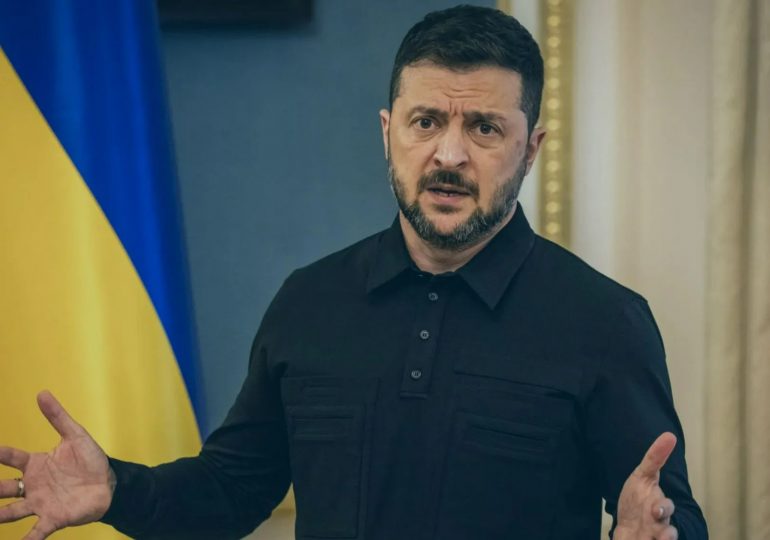 US warns Zelensky to ‘stop living in a fantasy land’ as Putin backs peace deal & deadline for Ukraine to sign plan looms
