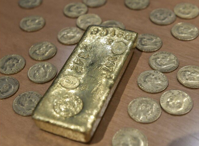 New homeowner digging pool in his garden discovers jaw-dropping haul of GOLD worth £600k – and he gets to KEEP IT