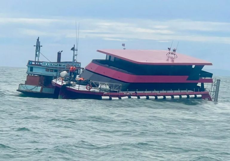 Horror moment tourist ferry SINKS sparking frantic rescue of terrified holidaymakers visiting Brit backpacker hotspot